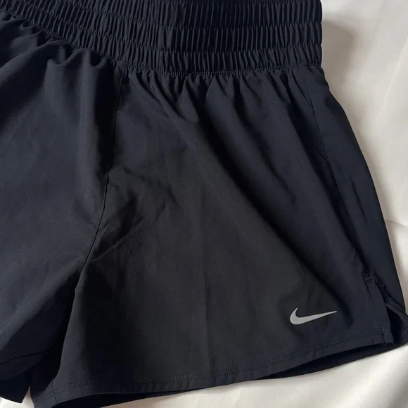 Nike Women's Black Performance Shorts SZ S - Picture 6 of 8